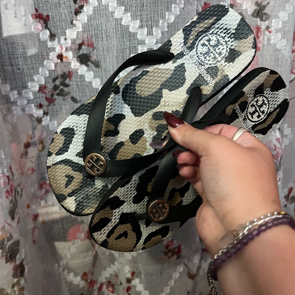 tory birch flip flops